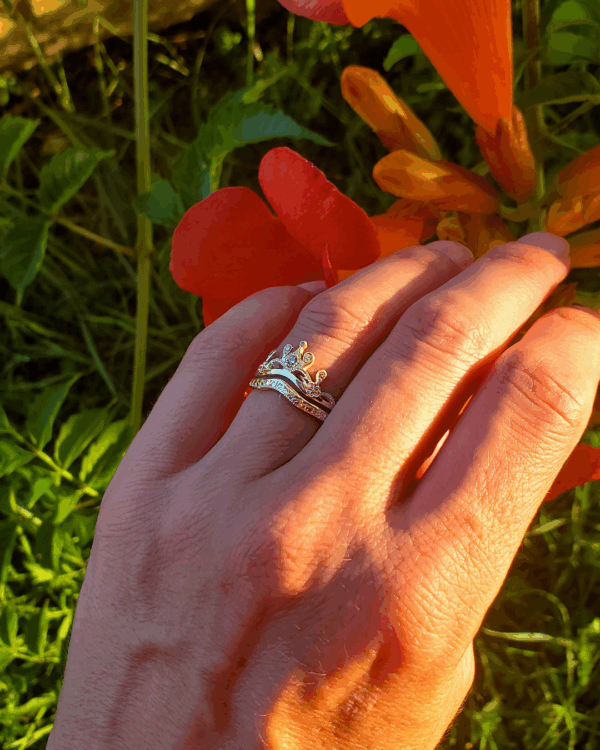 Duo de bagues de mariage : bague de fiançailles Aliénor et alliance Leialta.
